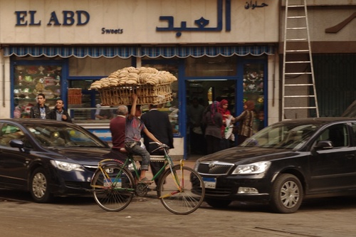 Dostawa chleba w Kairze
