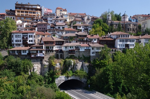 Veliko Tarnovo climbs the hills