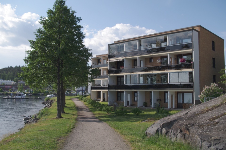 Nowa architektura Savonlinny, patrząca w jezioro